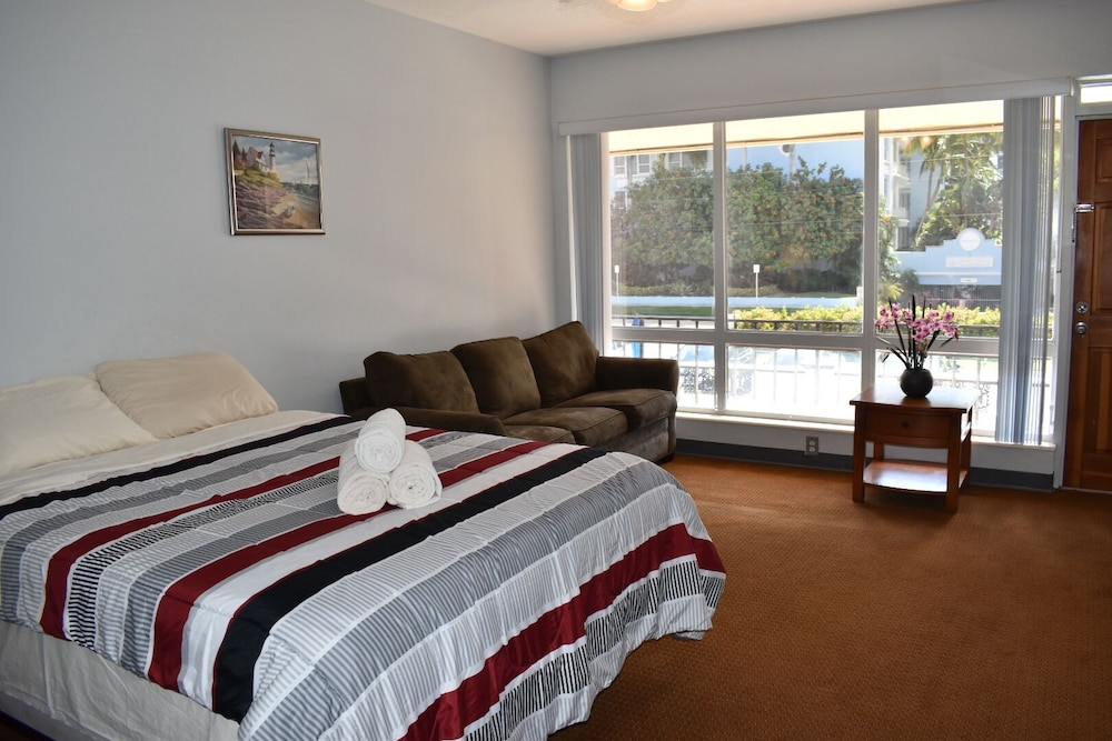 Deluxe Studio Suite