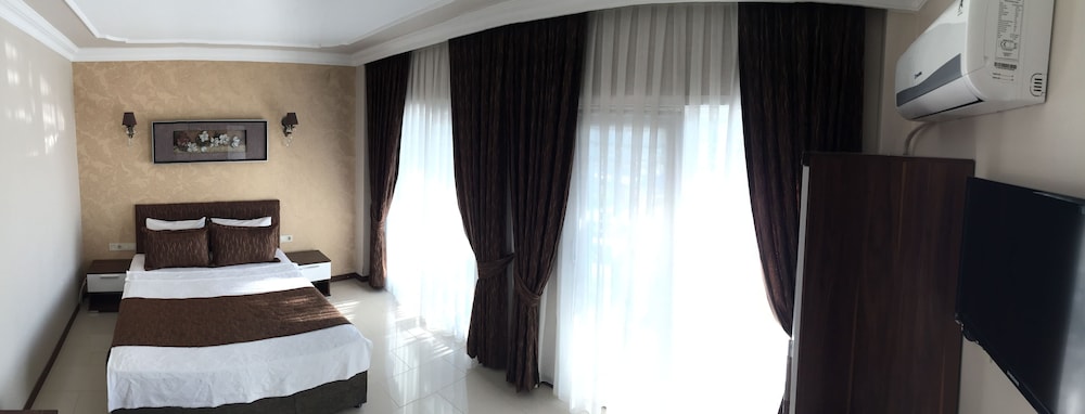 Deluxe Triple Room photo 2