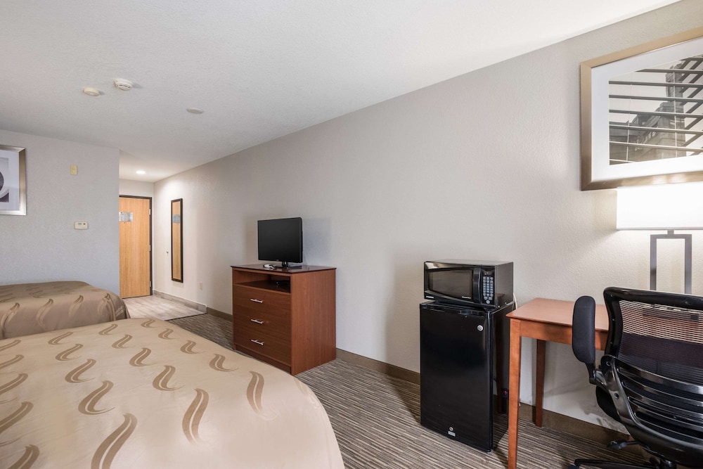 Standard Room, 2 Queen Beds, Non Smoking - Photo 4