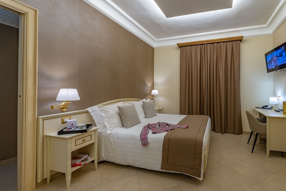 Family Room, City View (201) - Photo 4