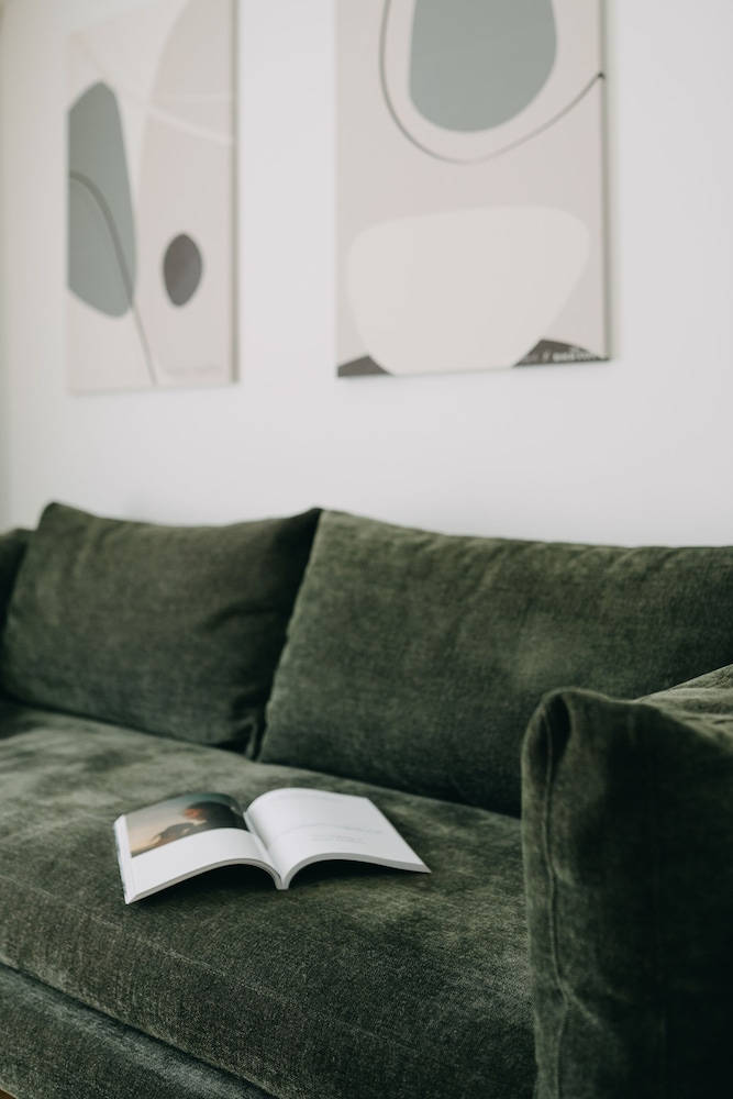 Suite - Photo 26