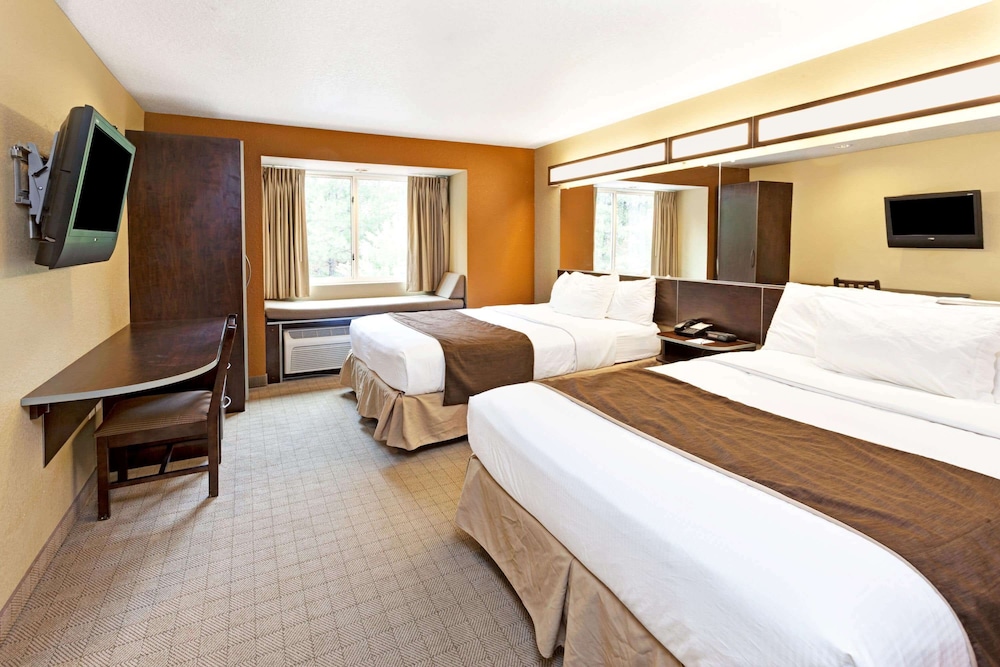 Room, 2 Queen Beds, Non Smoking - Photo 1