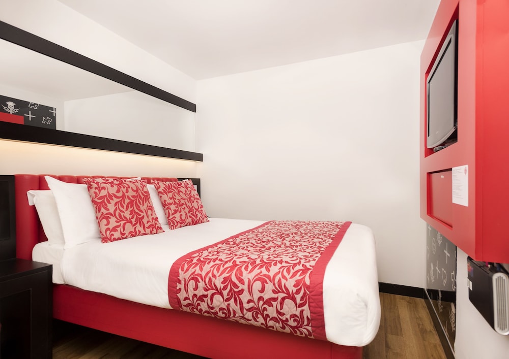 Double Room, No Windows