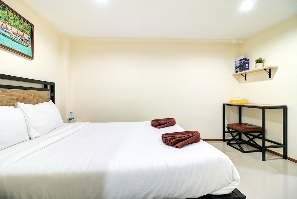 Standard Room without Window (6th Floor) photo 3