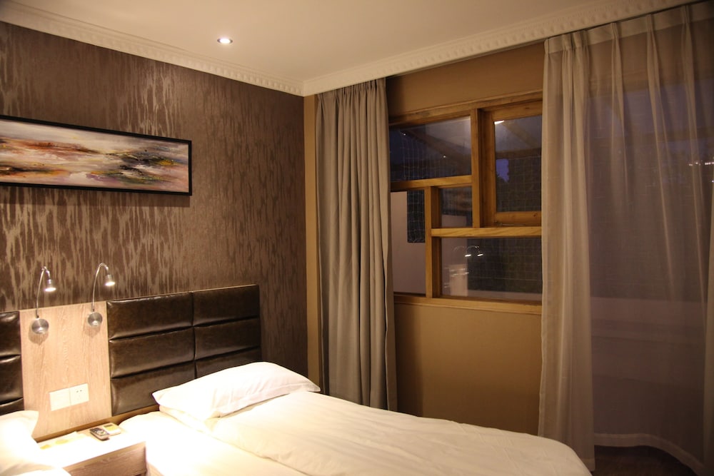 Deluxe King Room photo 2