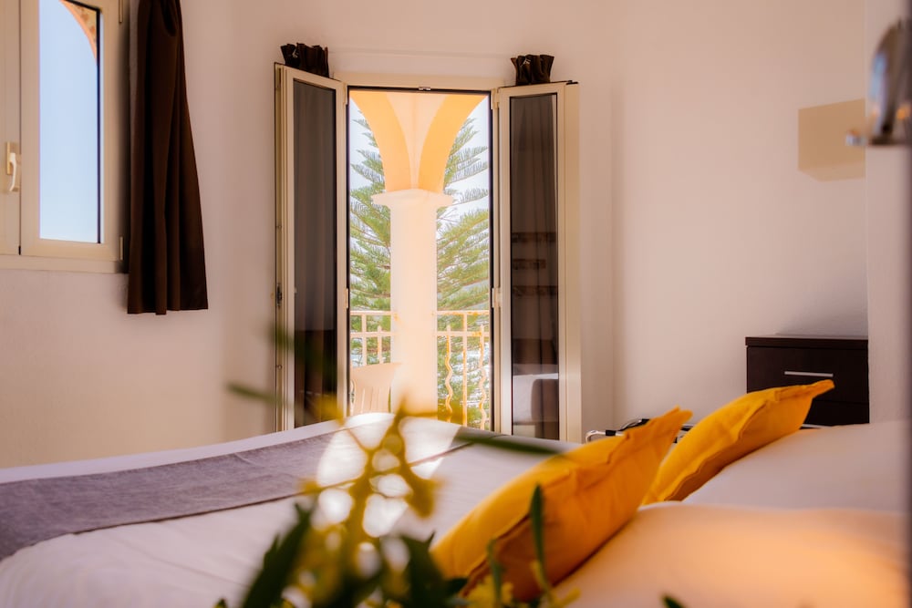 Comfort Room, 1 Queen Bed, Sea View photo 2
