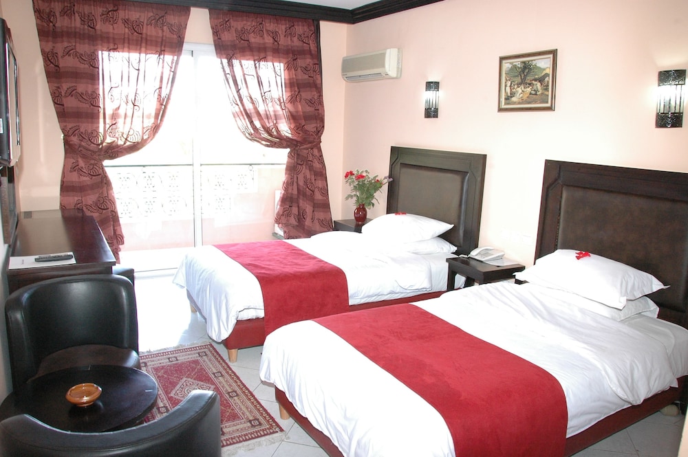 Double Room, Pool View - Photo 7