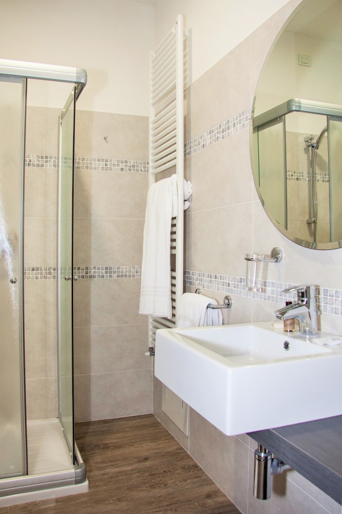 Double Room - Photo 3