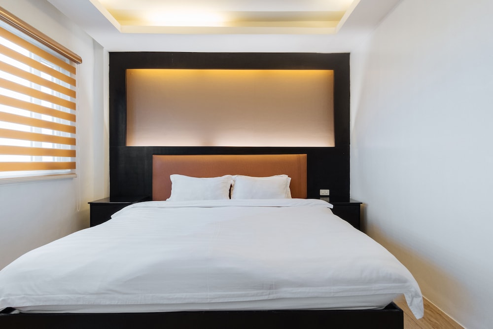 Superior Room, 1 King Bed - Photo 6