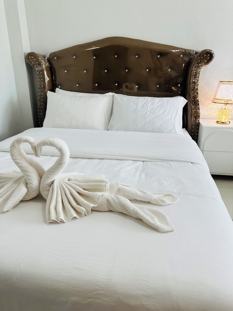 Standard Room, 1 Queen Bed, Private Bathroom, City View