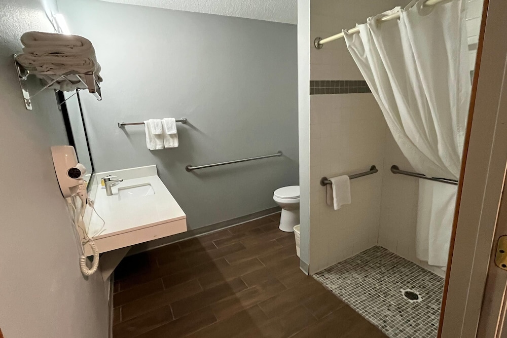 Days Inn & Suites by Wyndham Williamsburg IA North, Foto 4