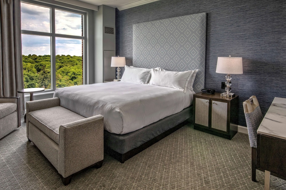 ADA Accessible, Executive Room, 1 King Bed, Accessible (Executive Level, Hearing) - Photo 2