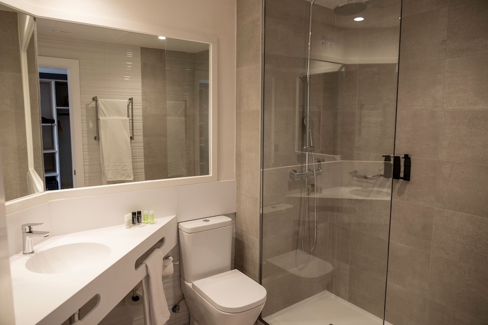 Superior Room, Partial Sea View - Photo 13