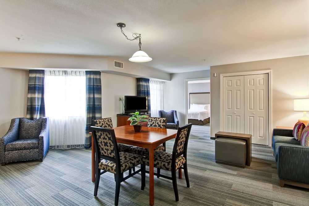 Suite, Accessible, Bathtub (1 Queen, 2 Double, and Sofabed) - Photo 1