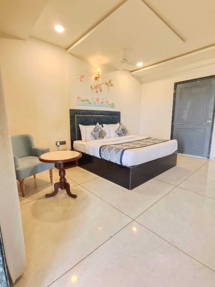 Deluxe Room - Photo 1