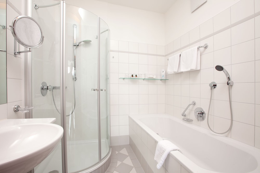 Basic Suite photo 3