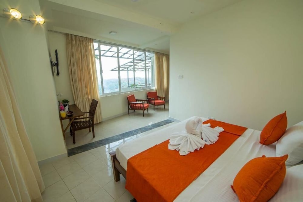 Deluxe Triple Room, Mountain View, Poolside photo 1