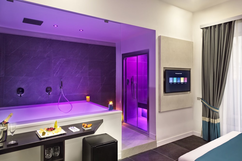 Luxury Suite photo 1