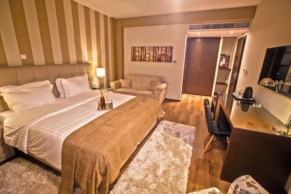 Superior Room, 1 King Bed with Sofa bed photo 1