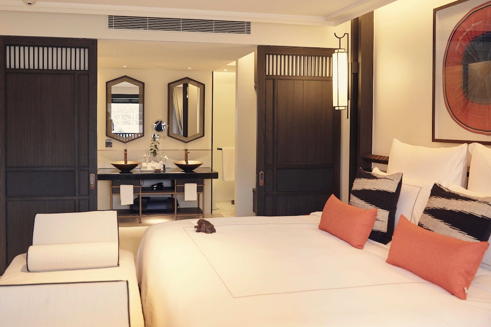 Club Balcony Room - Photo 3