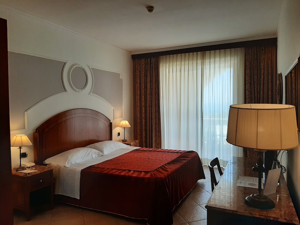 Standard Double or Twin Room - Photo 1