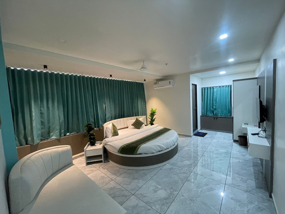 Deluxe Double Room, City View