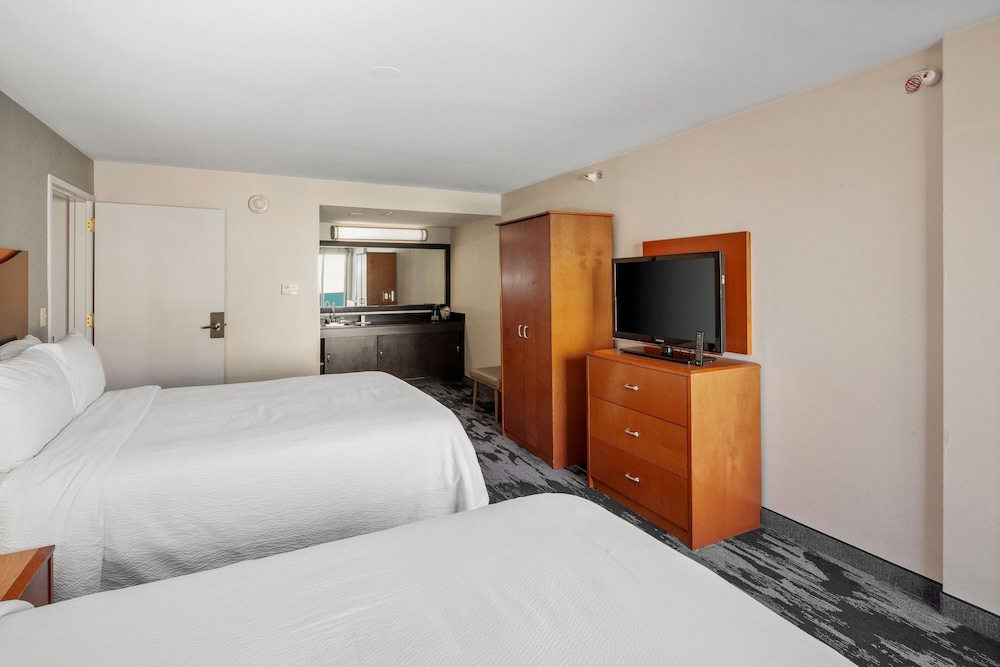 Standard Room, 2 Queen Beds - Photo 4