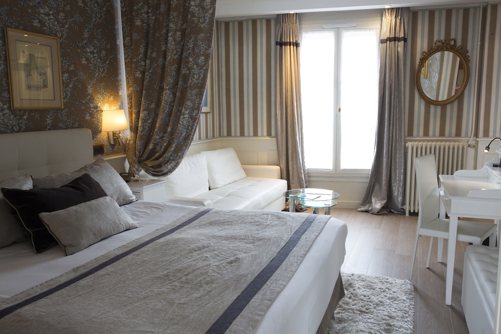 Family Room, 1 King Bed, Non Smoking (with Sofabed) - Photo 4