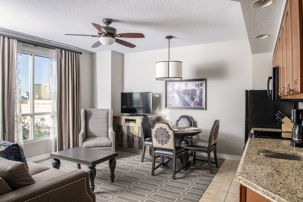 Suite, 1 King Bed with Sofa bed, Kitchenette photo 3