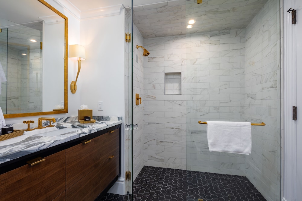 The Bank Suite photo 3