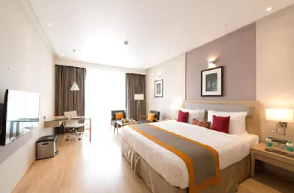 Fern Club Premium Studio
