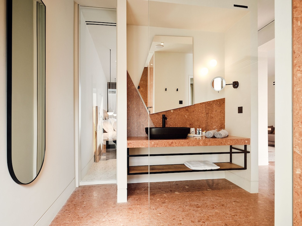 Euphoria Private Pool Suite - Photo 11