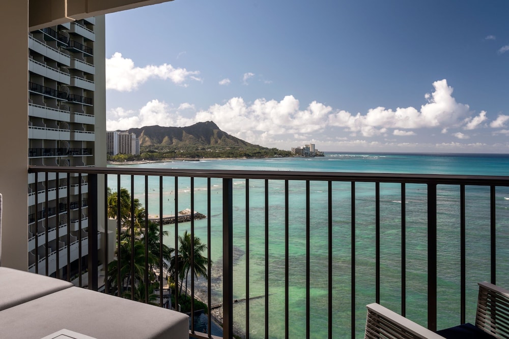 Room, 1 King Bed, Mobility Accessible, Oceanfront (Bathtub, Floor 4 to 9) thumbnail 6