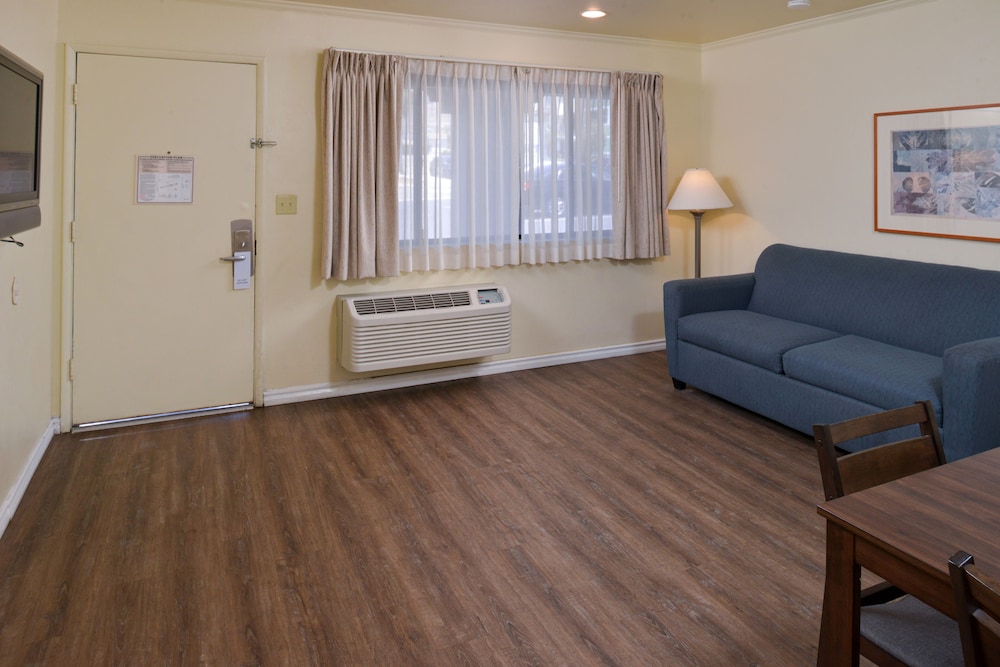 Standard Suite - Photo 3
