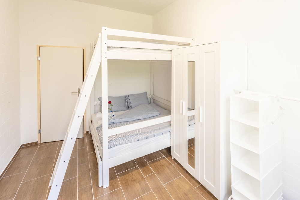 Basic Twin Room (Yellow Inn 8) photo 3