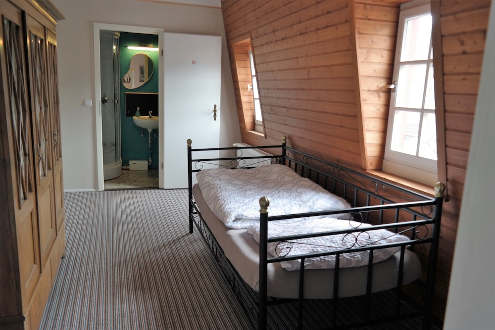 Basic Apartment, 3 Bedrooms, River View (cleaning fee included) photo 3