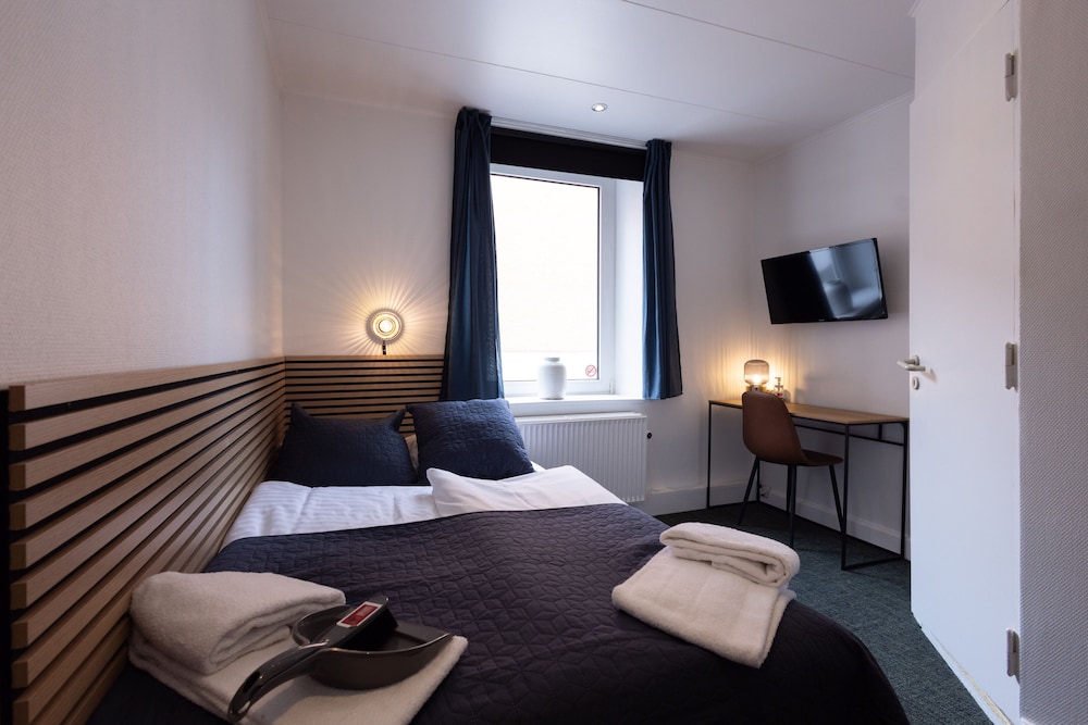 Economy Room (Bed 140cm) - Photo 1