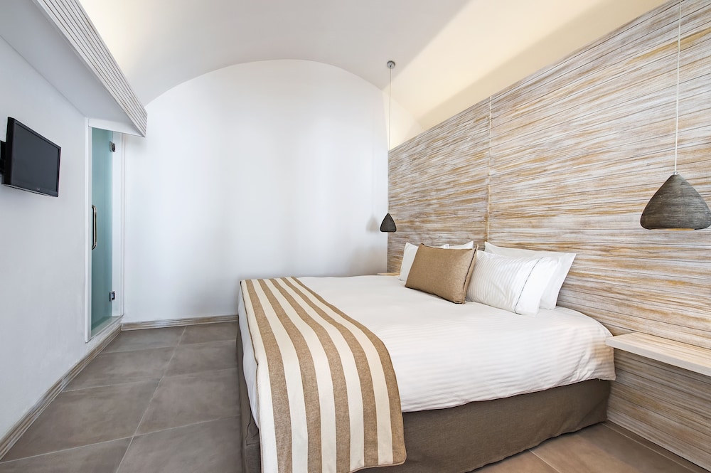 Deluxe Suite - Photo 12