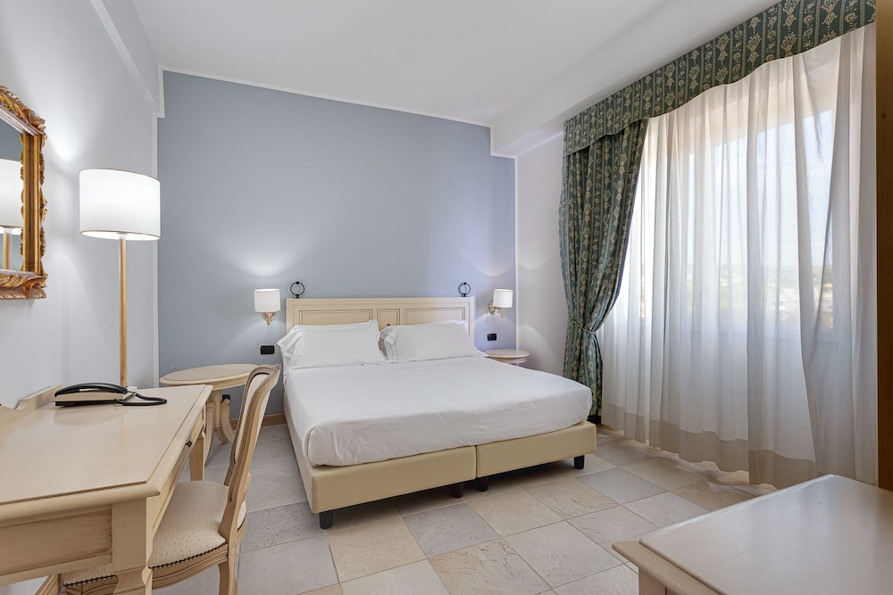 Standard Double or Twin Room - Photo 1