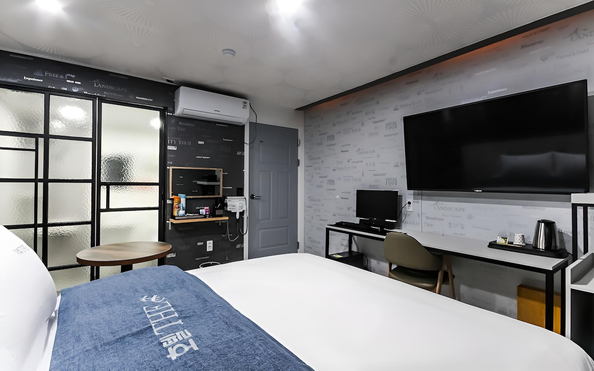 Room (Standard room (PC Netflix TV Disney a) - Photo 12