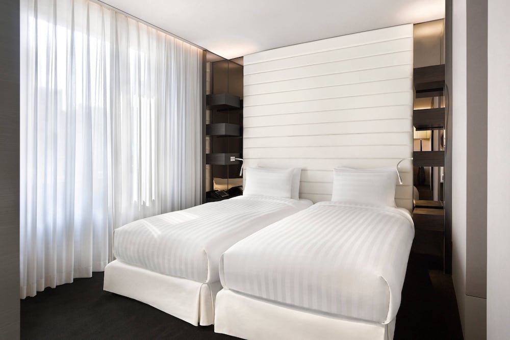 Premier Suite, 2 Twin Beds photo 2