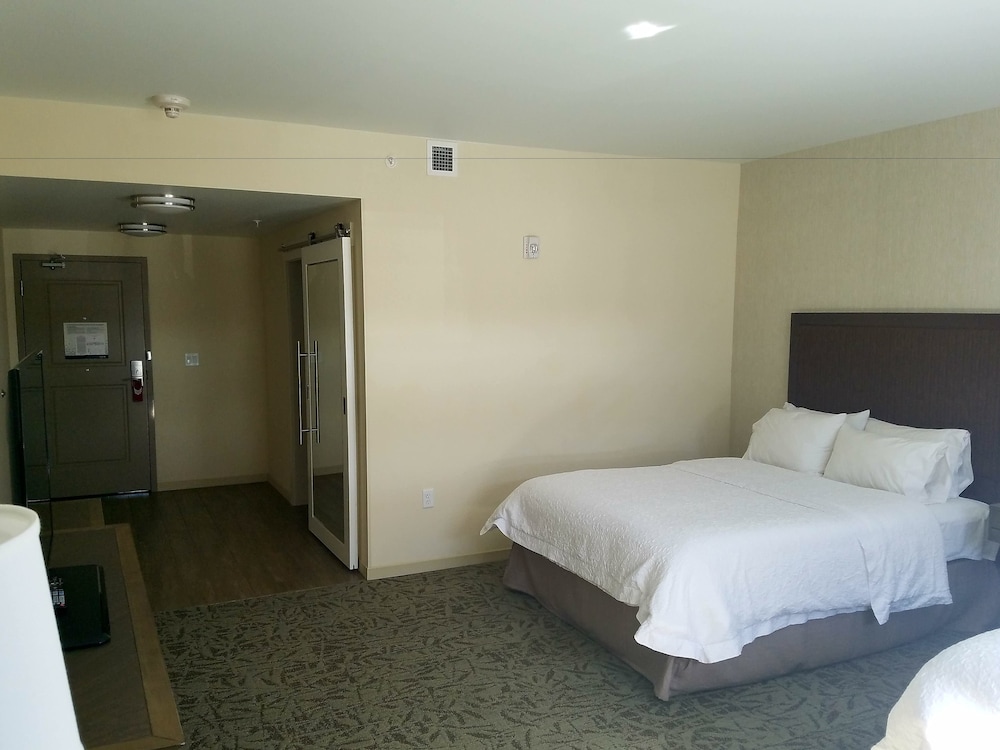 Room, 2 Queen Beds, Accessible, Non Smoking photo 2