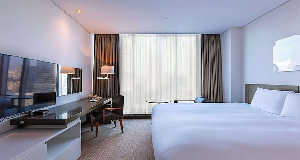 Standard Room, 1 King Bed, Non Smoking, Park View (Hollywood room) - Photo 2