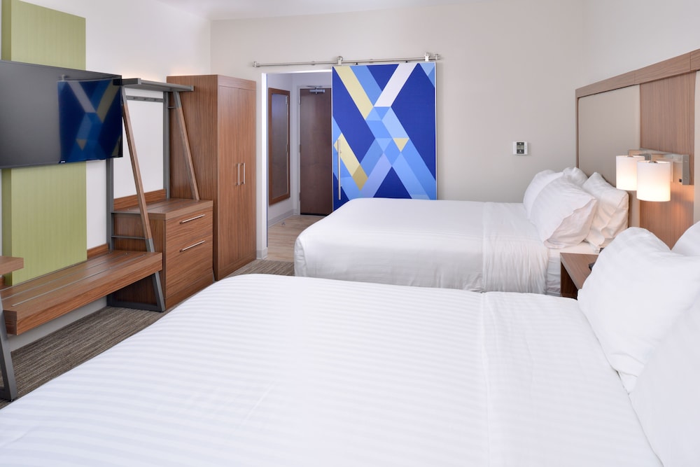 Suite, 2 Queen Beds, Accessible (Communications) photo 2