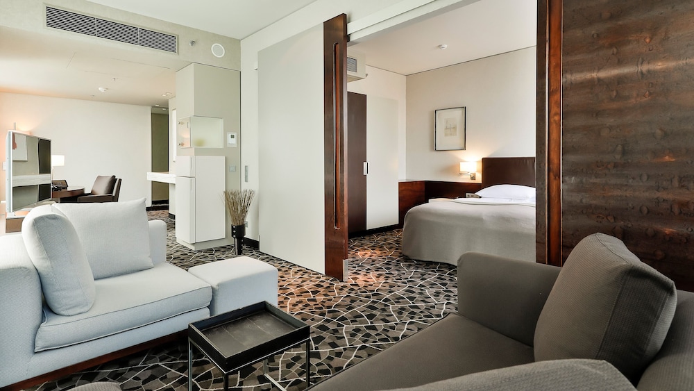 Deluxe Suite - Photo 2