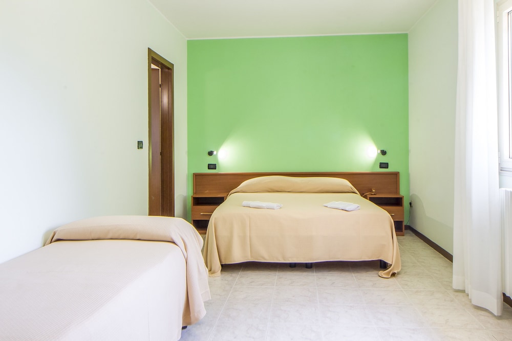 Classic Triple Room photo 1