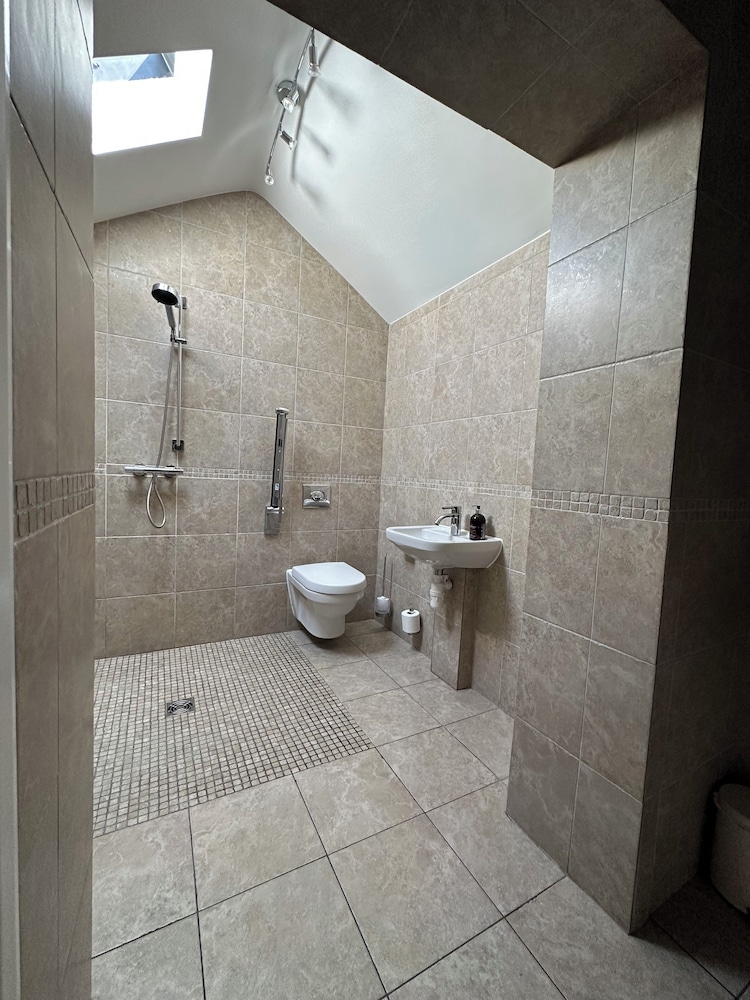 Deluxe Double Room, Ensuite, Courtyard View photo 2