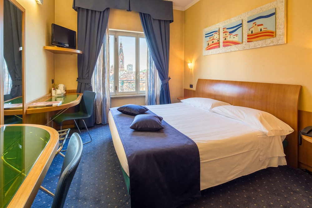Standard Room, 1 Queen Bed - Photo 4