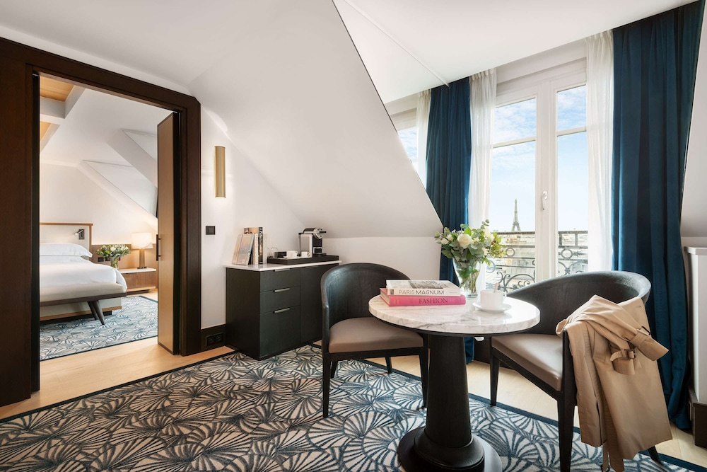 Eiffel Tower Suite