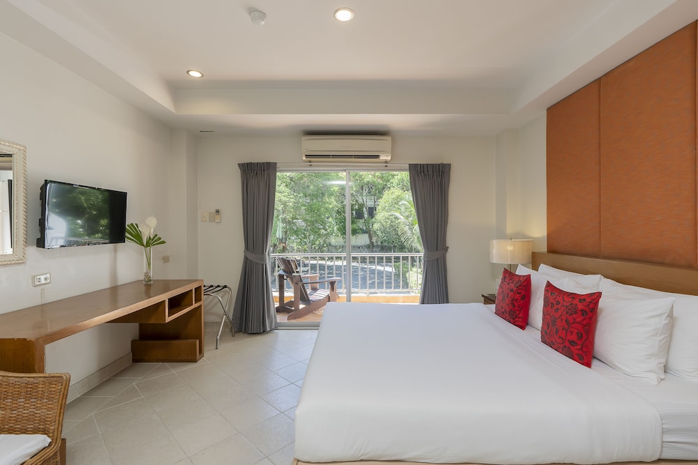 Deluxe Room - Photo 7